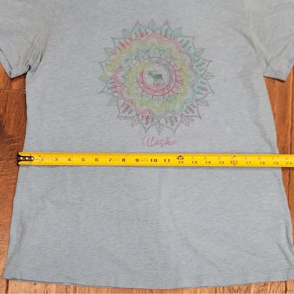 XL Women's Light Blue Alaska Graphic Tee - Picture 7 of 10